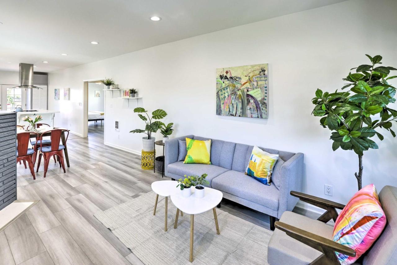 Hip And Prismatic La Gem With Curated Art Gallery Los Angeles Exterior photo